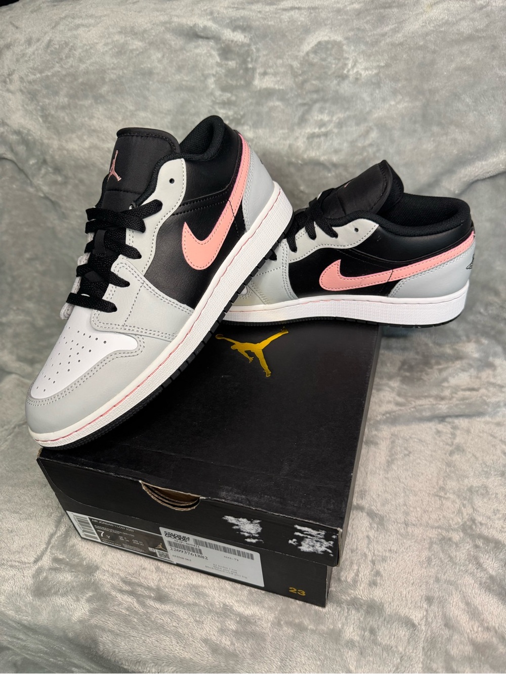 New in Box 🍬 Air Jordan 1 Low (GS) - Size 7Y